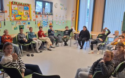 TOPEL ČAJ, PIŠKOTI IN DOBRA KNJIGA